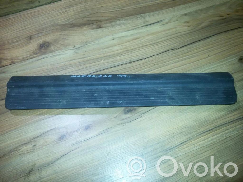 Garniture marche-pieds avant   GE4T68720,GE4T68720