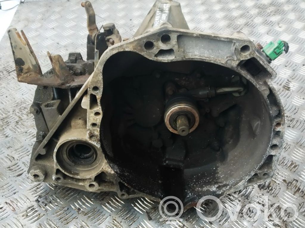 Nissan Micra Cutie viteze manuală cu 5 trepte 