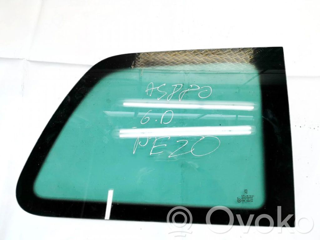 Vidrio lateral trasero