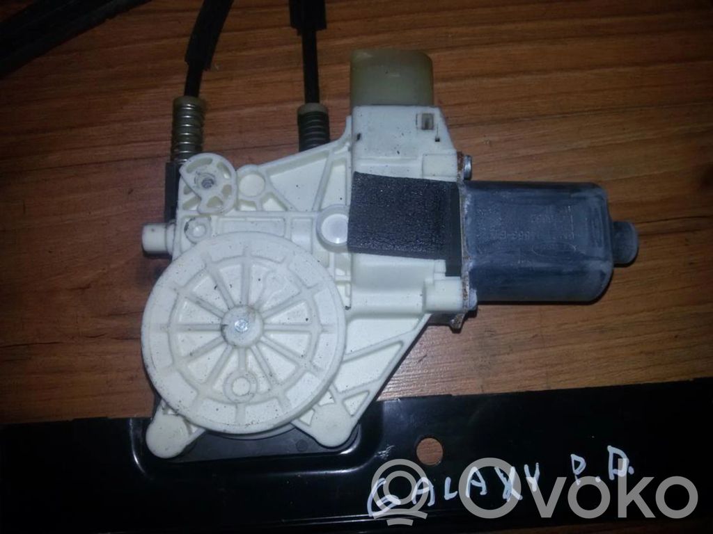 Motor del regulador de la ventanilla de la puerta delantera   0130822286,0130822286