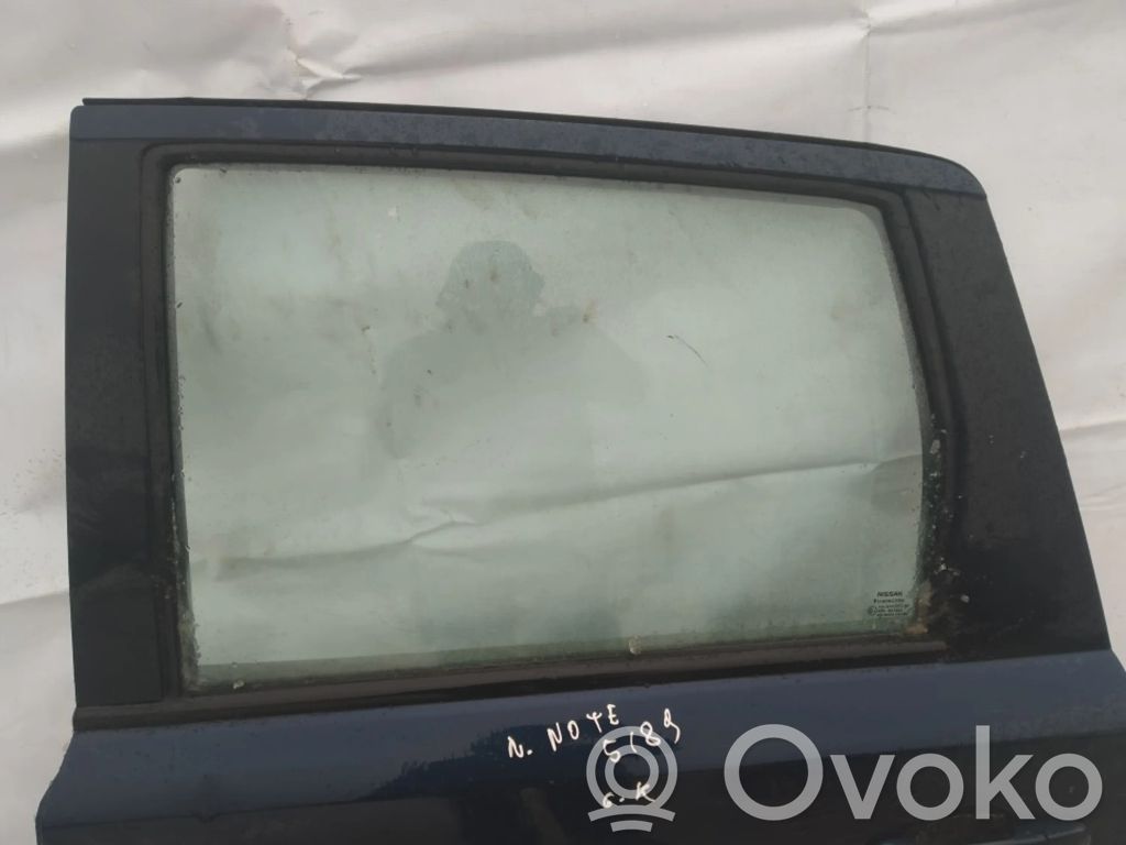 Nissan Note (E11) Vitre de fenêtre porte arrière