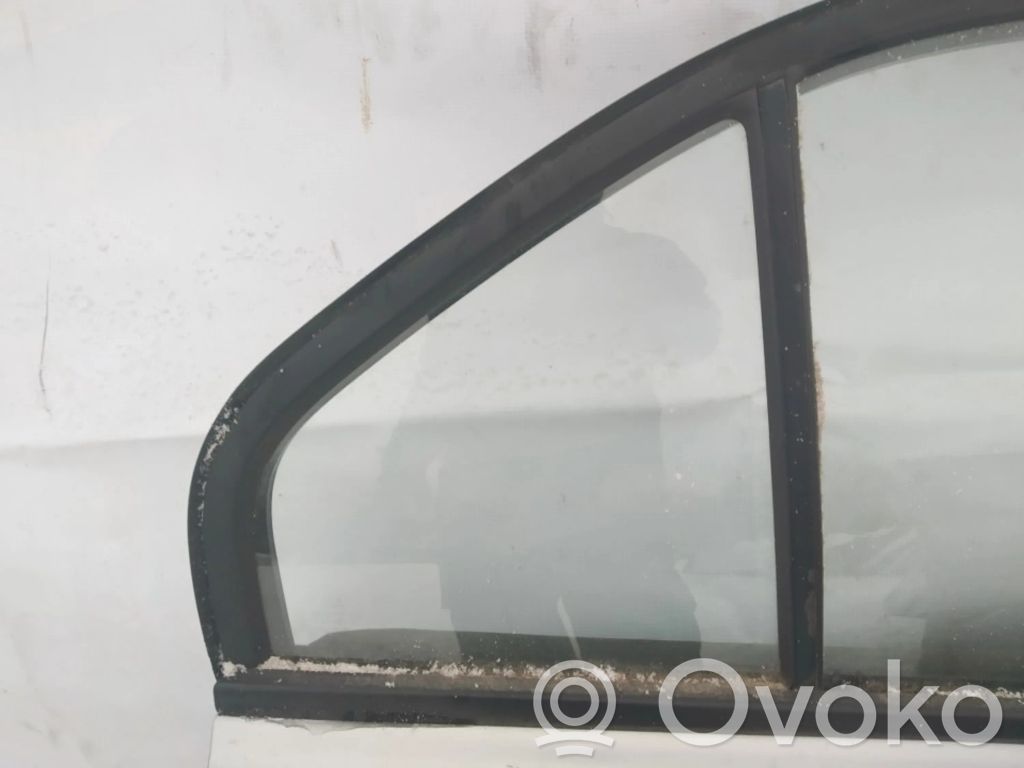 Ventanilla de ventilación de la puerta trasera