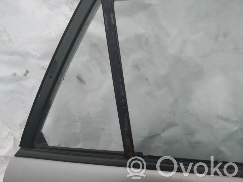 Rear vent window glass