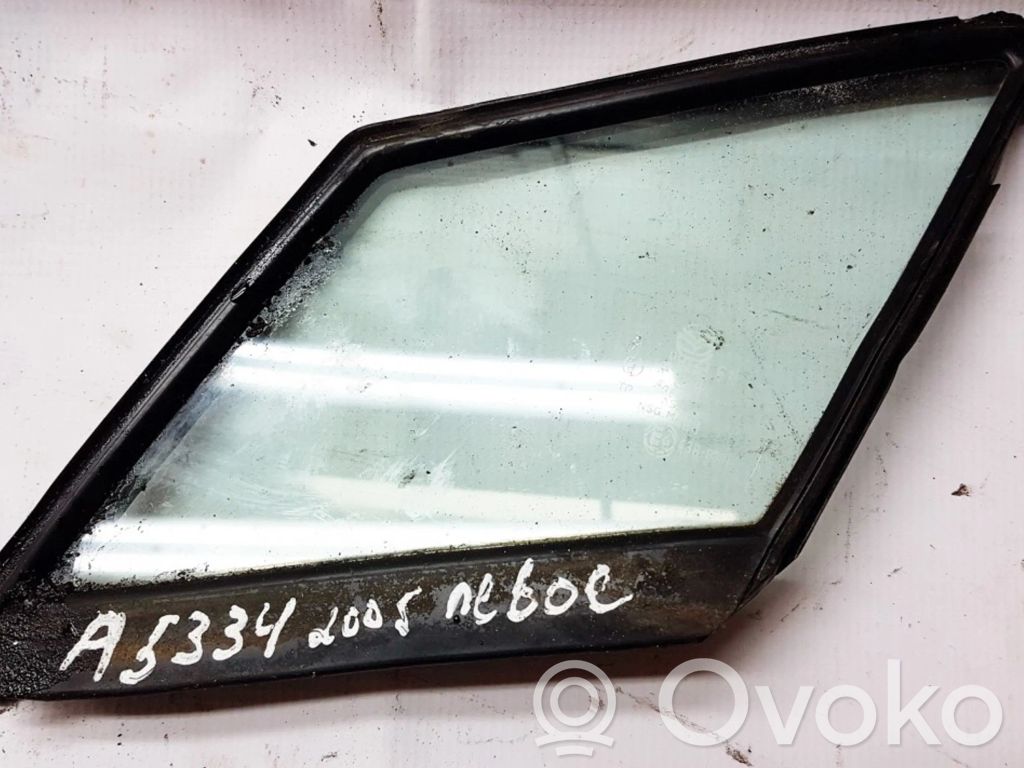 Mazda 5 Ventanilla de ventilación de la puerta delantera cuatro puertas 