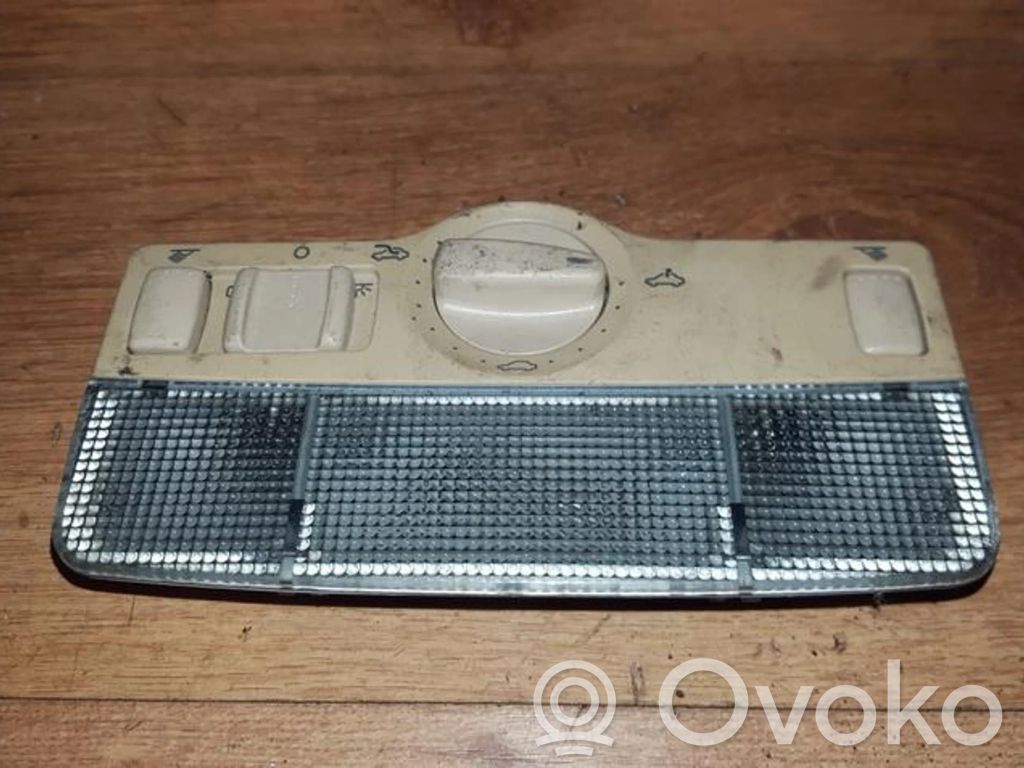 Volkswagen PASSAT B5 Etuistuimen valo