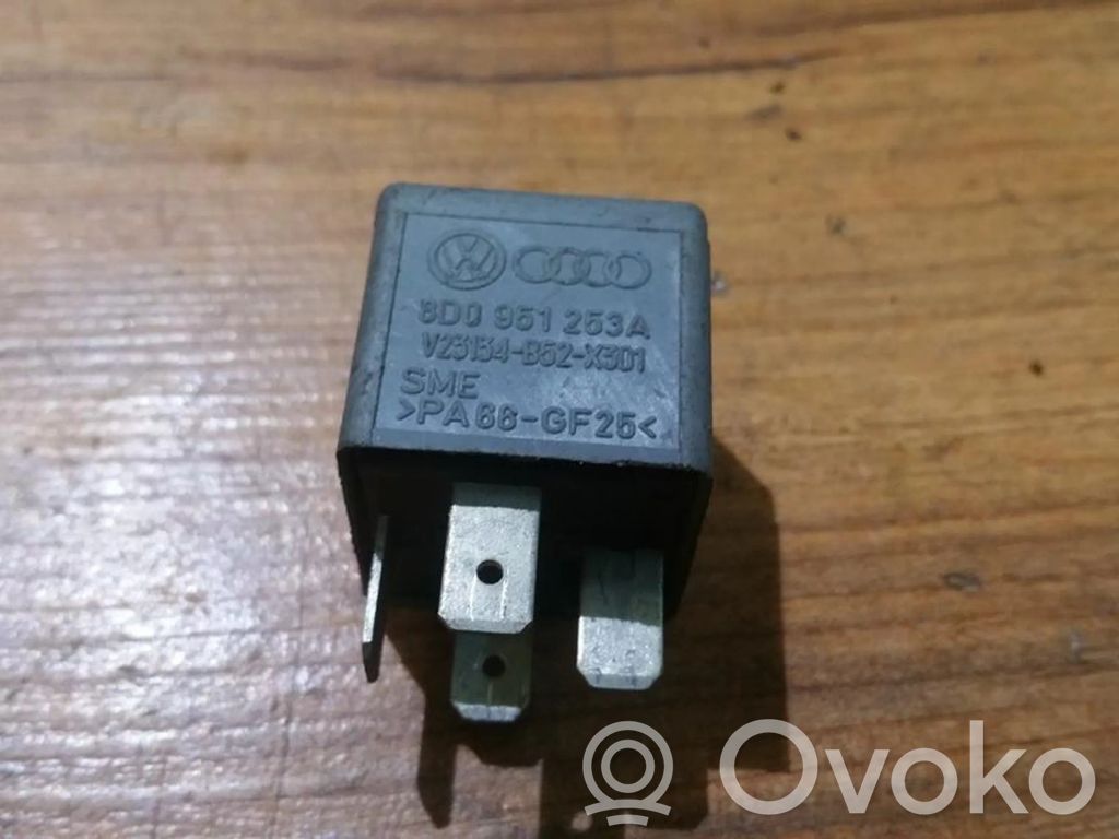 Sonstige Relais   8D0951253A,373,8D0951253A,V23134B52X301