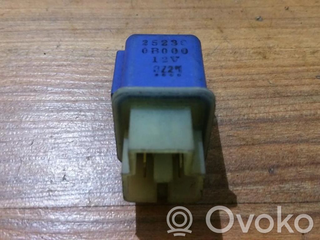 Nissan Primera Alte relee 