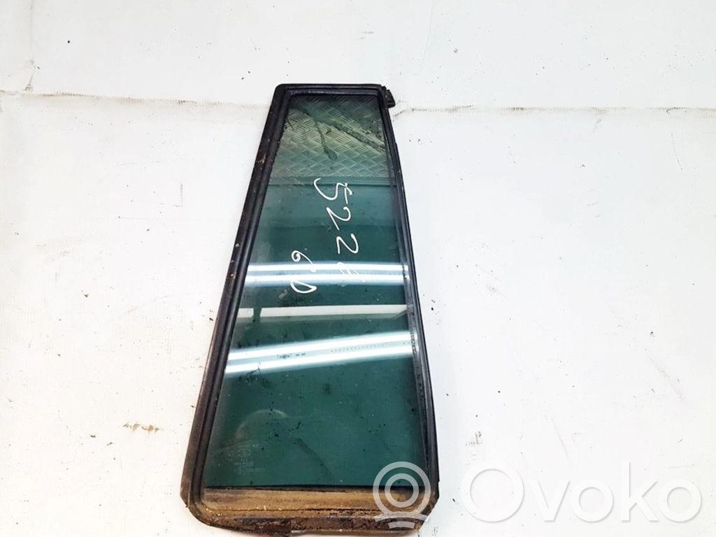 Rear vent window glass