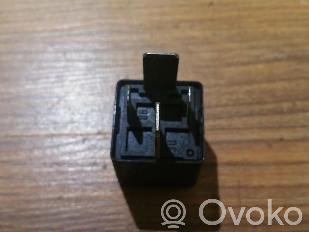 Ford Sierra Sonstige Relais