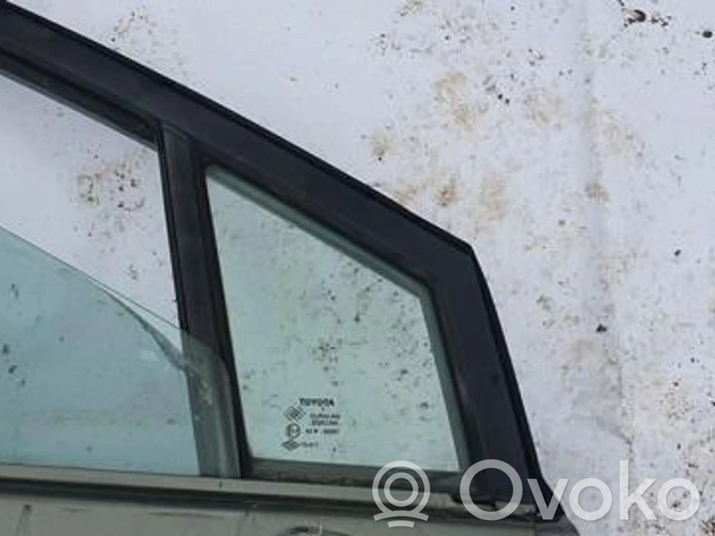 Ventanilla de ventilación de la puerta delantera cuatro puertas