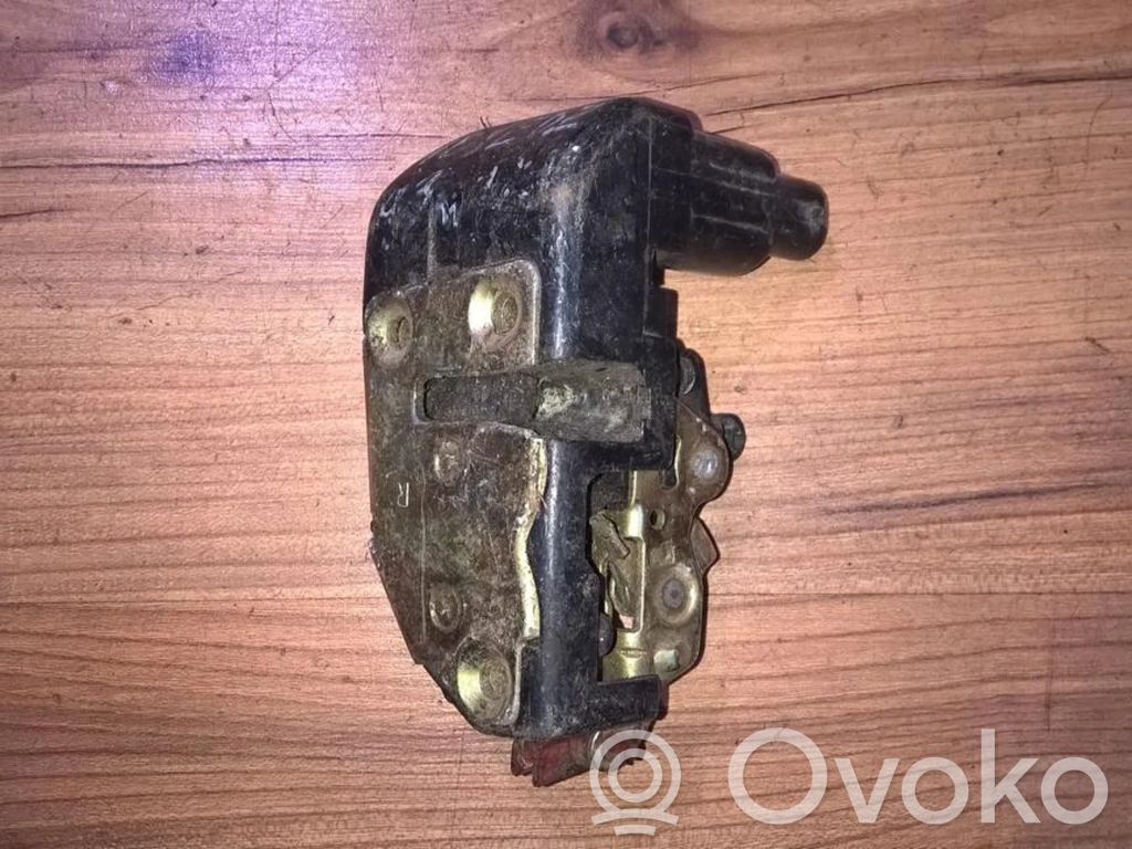 Cerradura de puerta delantera