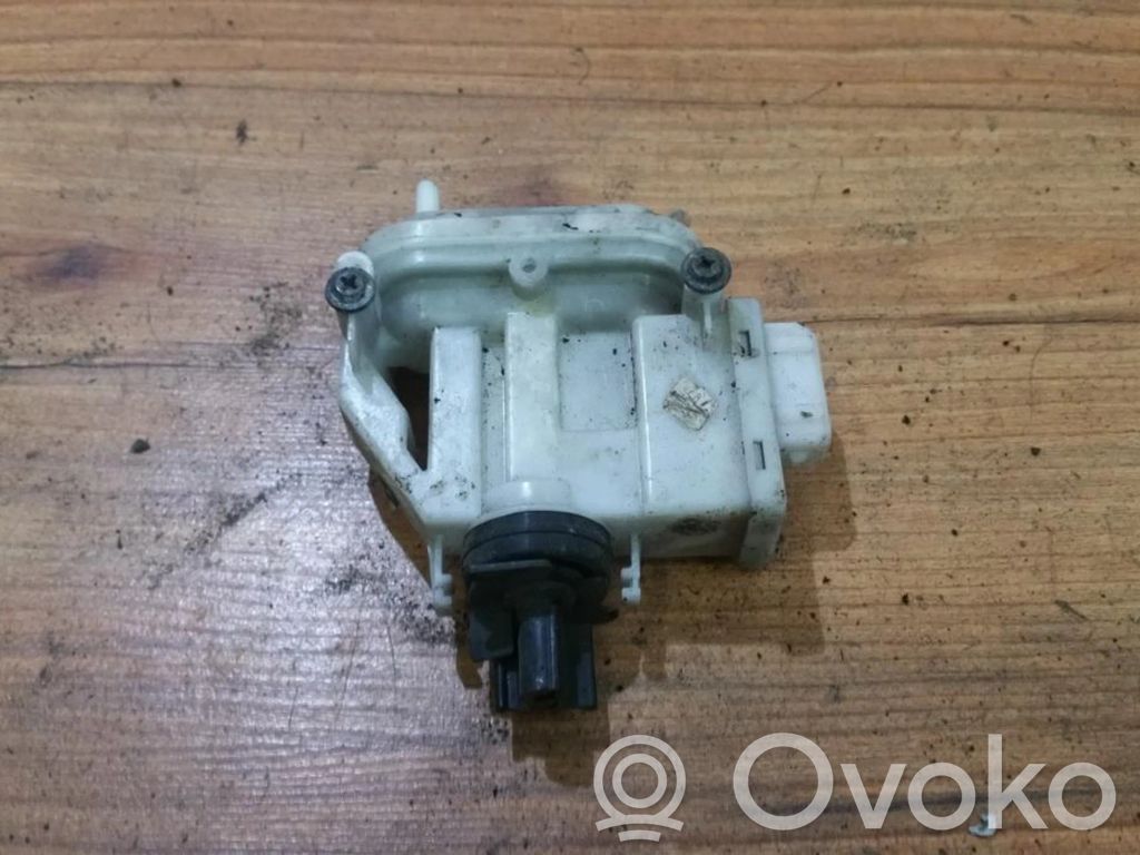 Volkswagen PASSAT B3 Pompă vacuum închidere centralizată