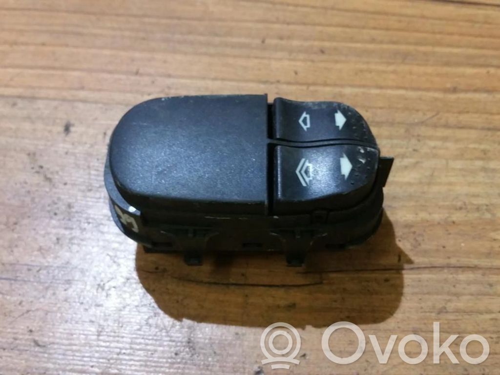 Ford Focus Interruptor del elevalunas eléctrico 