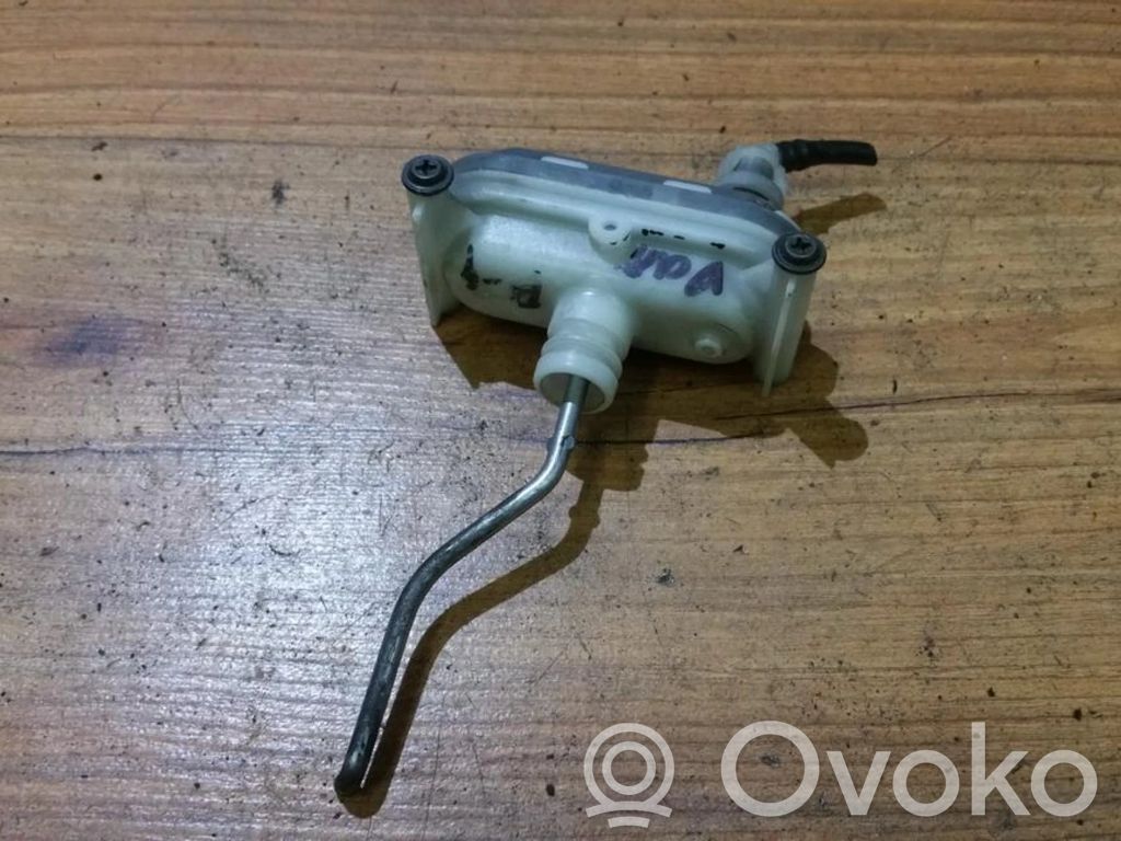 Volkswagen PASSAT B4 Pompă vacuum închidere centralizată 