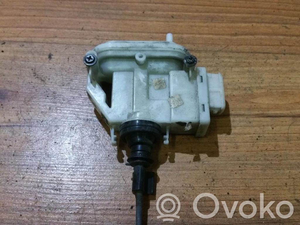 Volkswagen PASSAT B4 Pompă vacuum închidere centralizată 