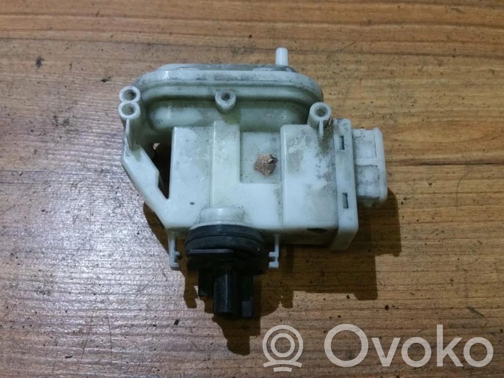 Volkswagen PASSAT B4 Pompă vacuum închidere centralizată 