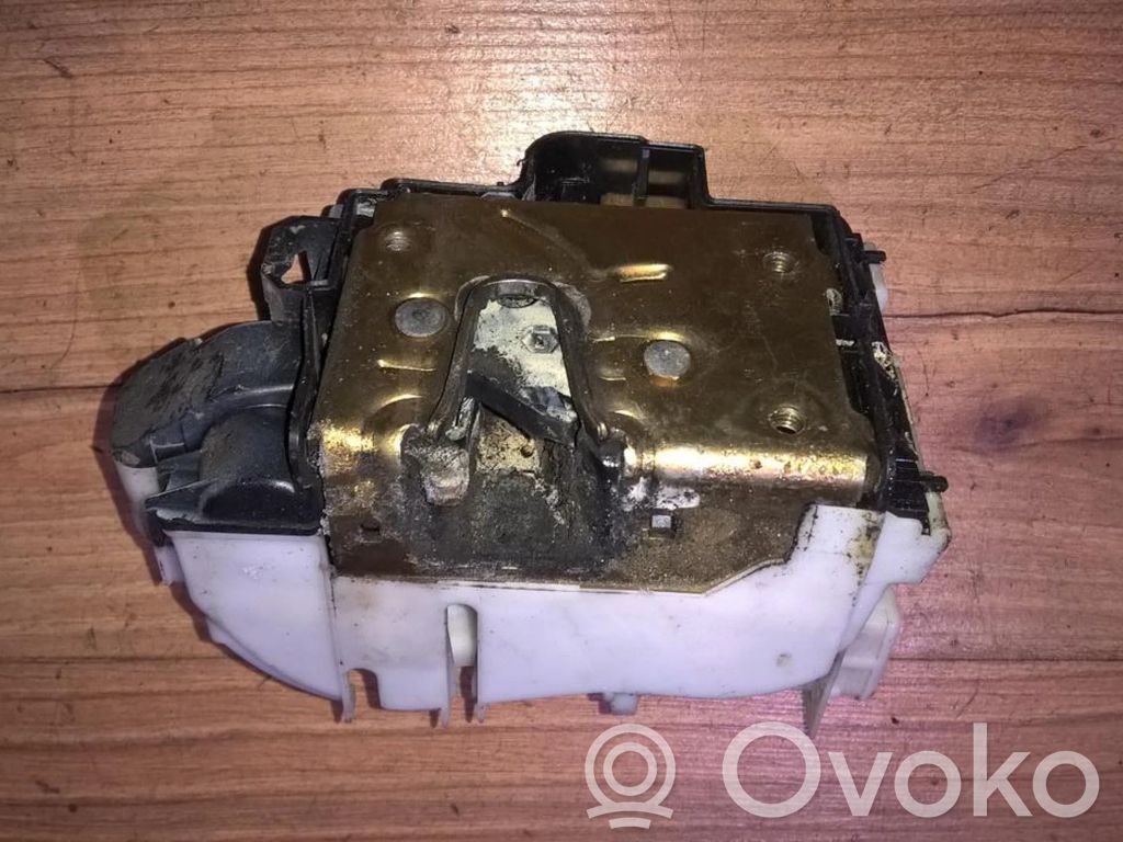 Volkswagen Golf III Etuoven lukko 