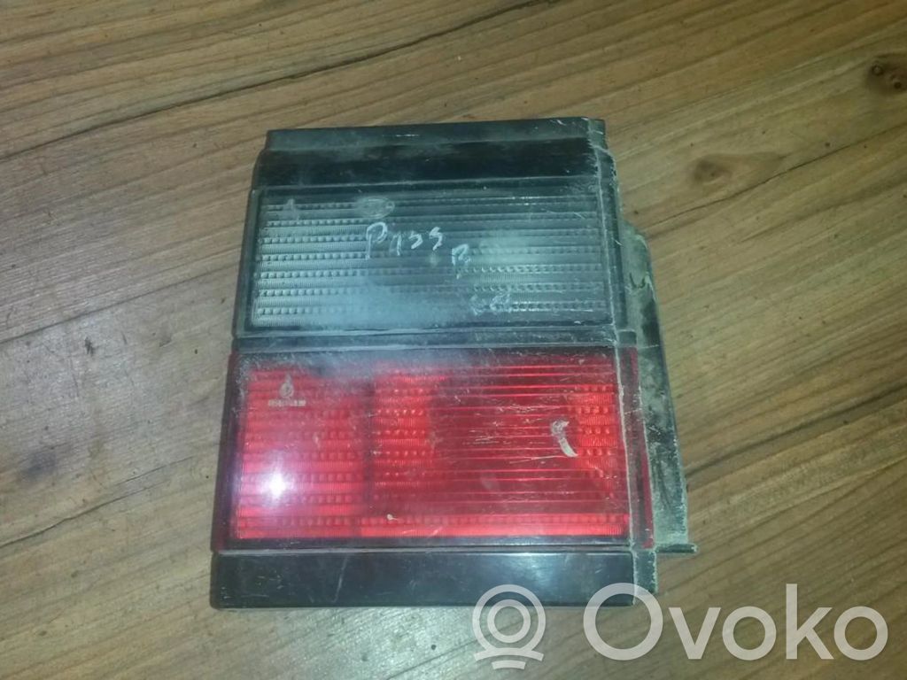 Volkswagen PASSAT B3 Lampă spate în capacul portbagajului 