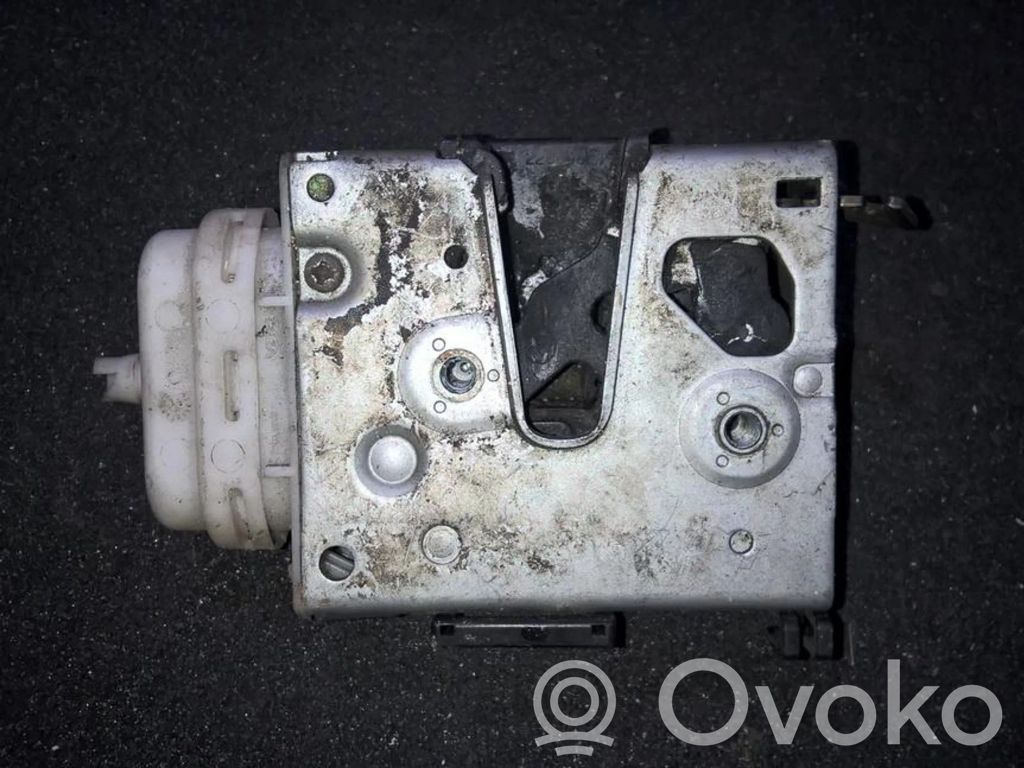 Audi A4 S4 B5 8D Etuoven lukko 