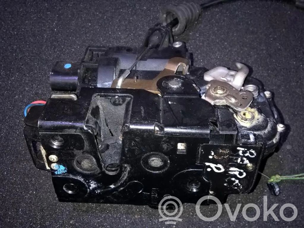 Cerradura de puerta delantera
