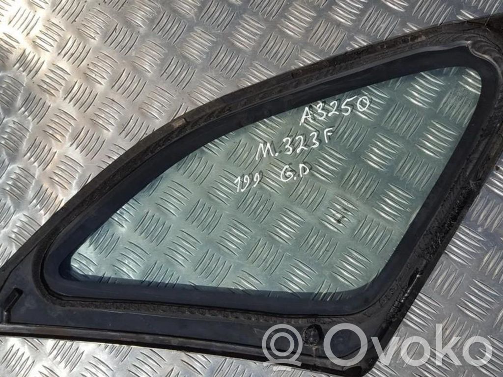 Mazda 323 F Vetro del deflettore posteriore