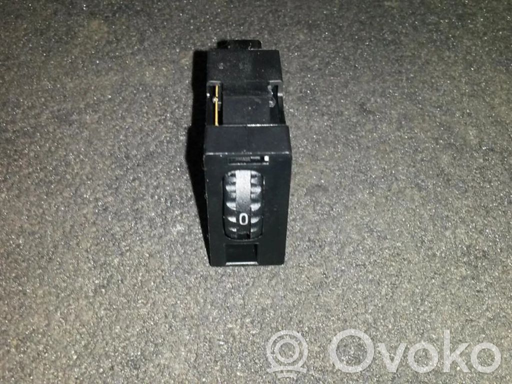 Headlight level height control switch   2548902,2548902