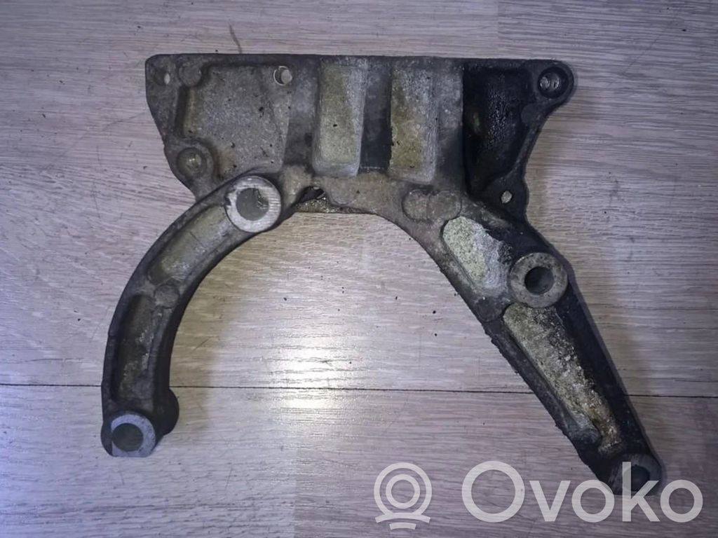 Ford Focus Engine mounting bracket 