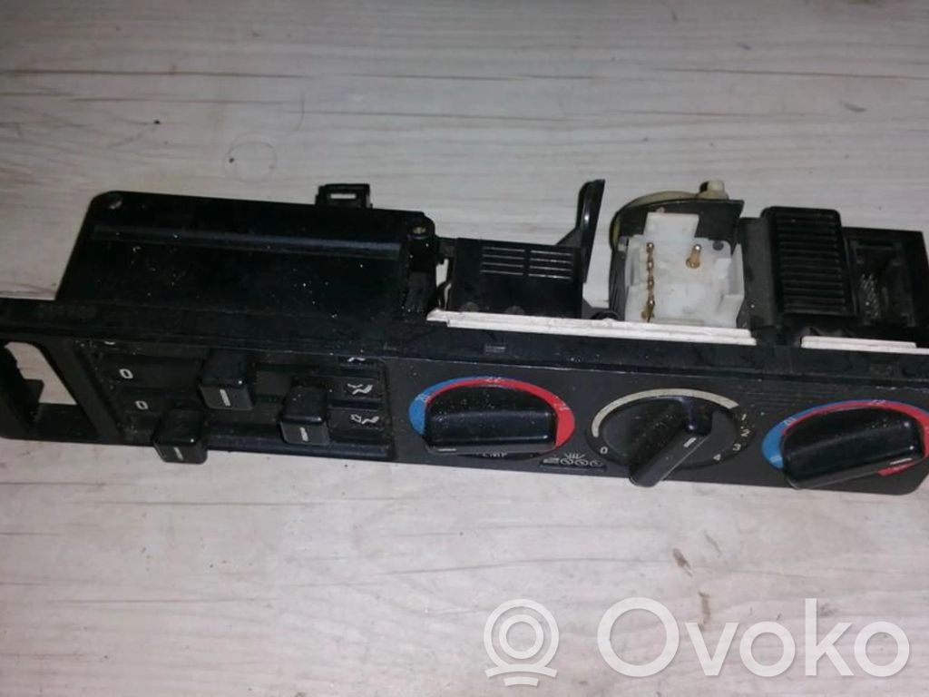 BMW 5 E34 Climate control unit 