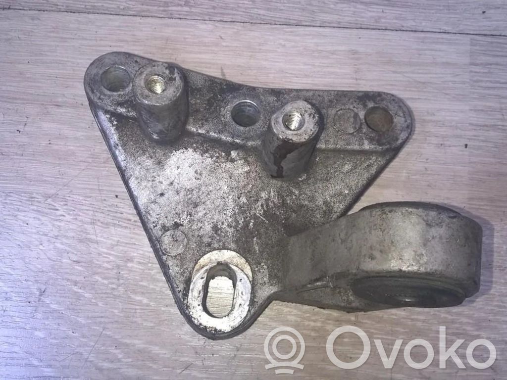 Łapa / Mocowanie silnika   KKQ101750,KKQ101750
