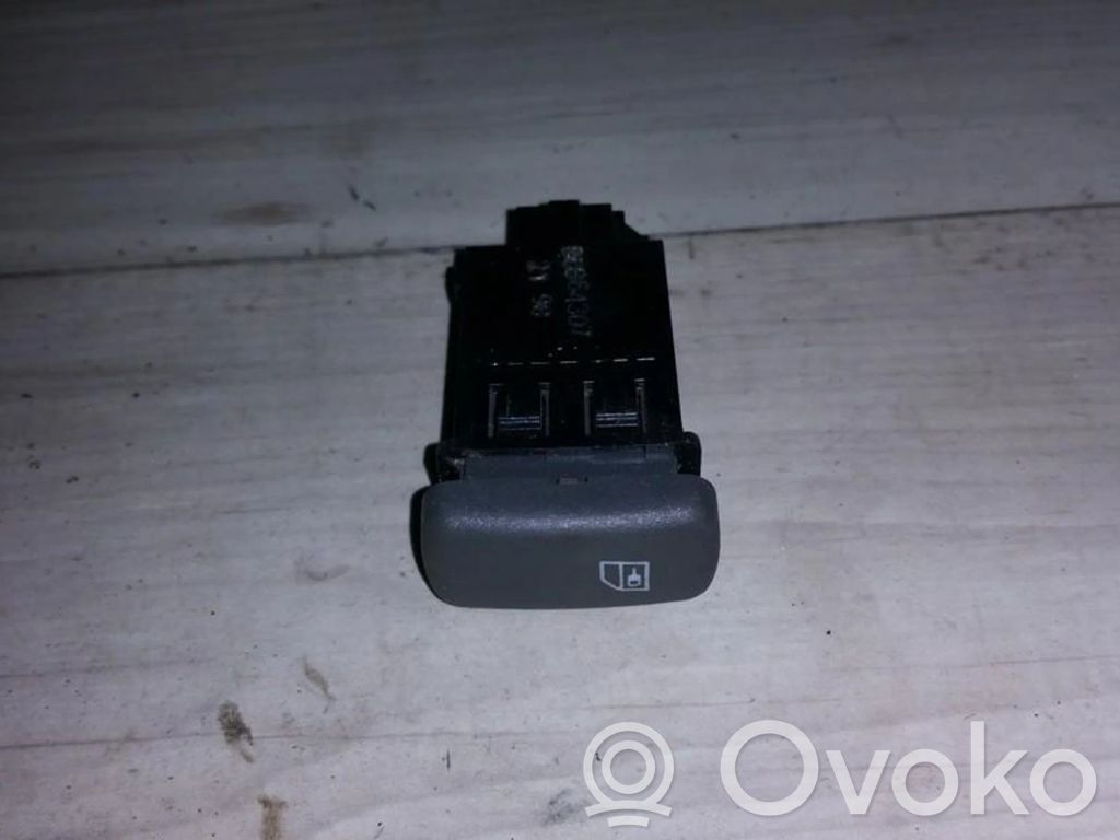 Volvo S40, V40 Przycisk centralnego zamka 