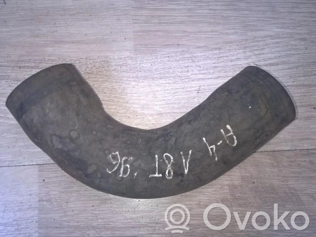 Audi A4 S4 B5 8D Furtun/conductă intercooler 