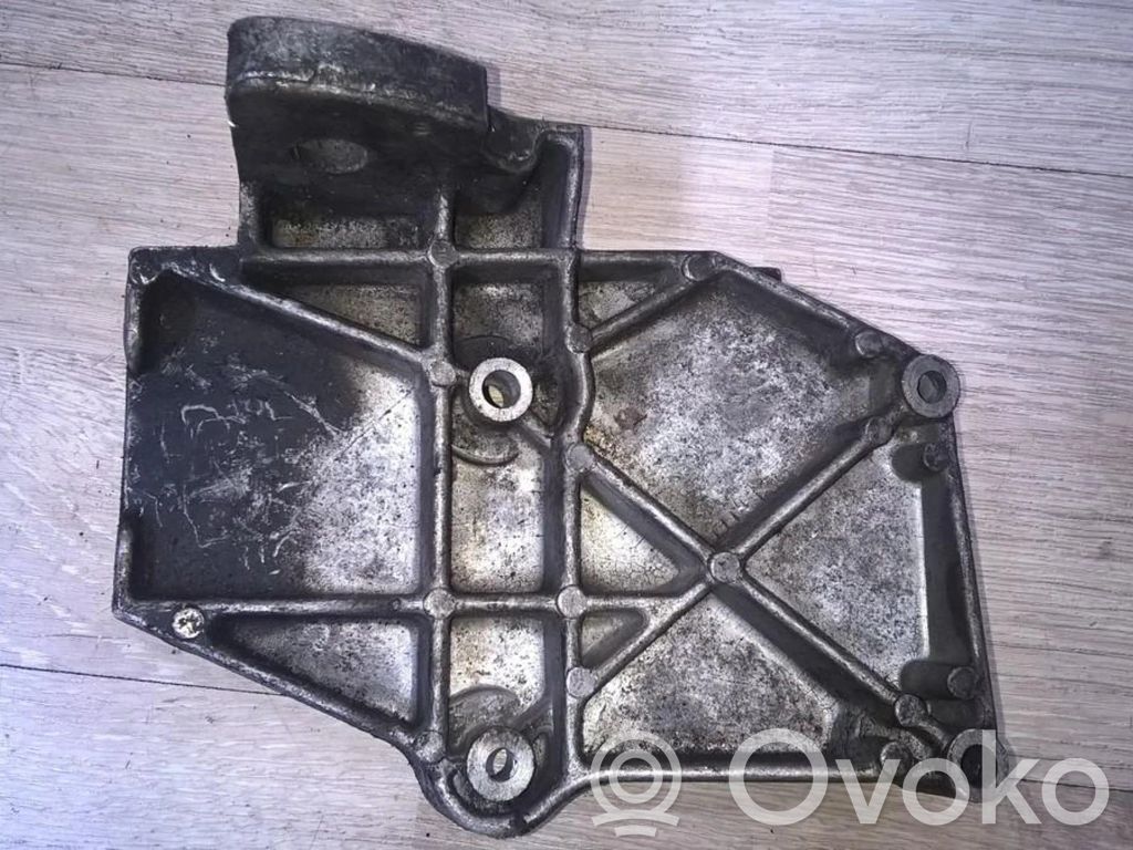 Volkswagen PASSAT B5 Suport motor 