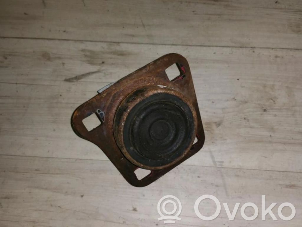 Engine mount bracket