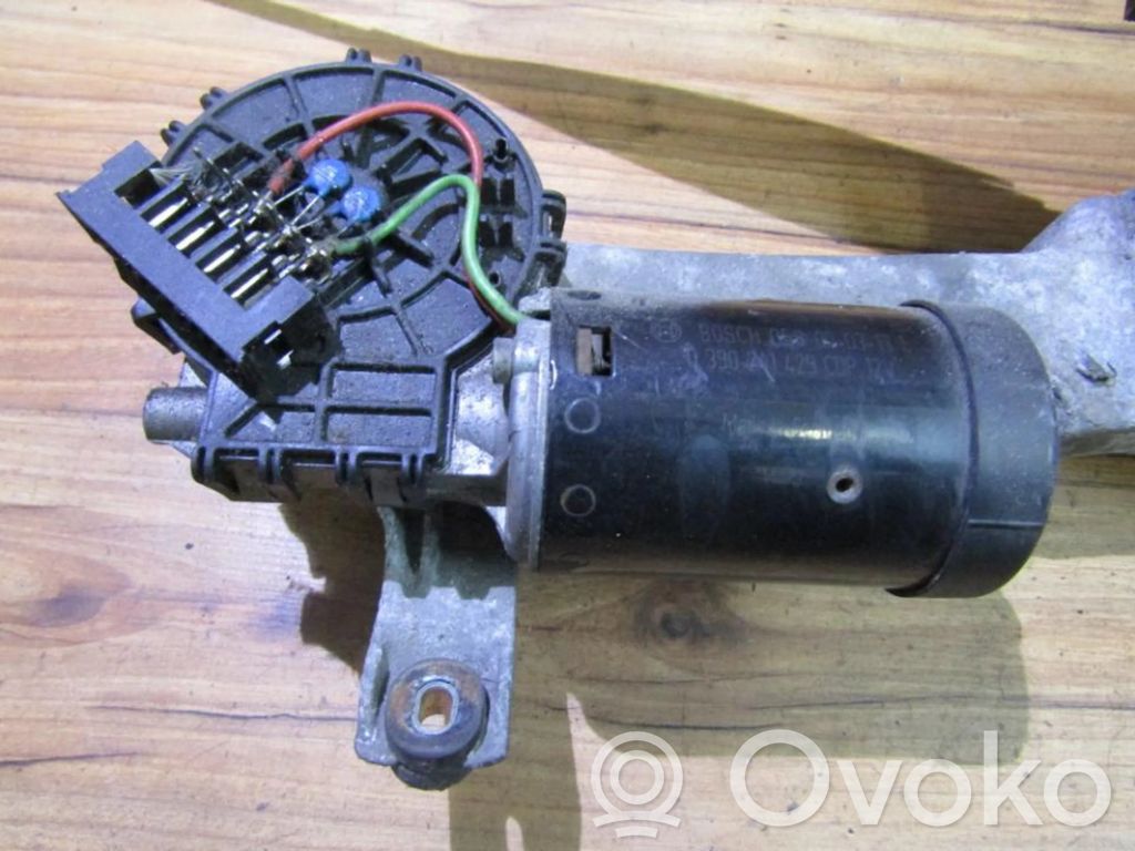 Mercedes-Benz E W210 Motor ștergător 