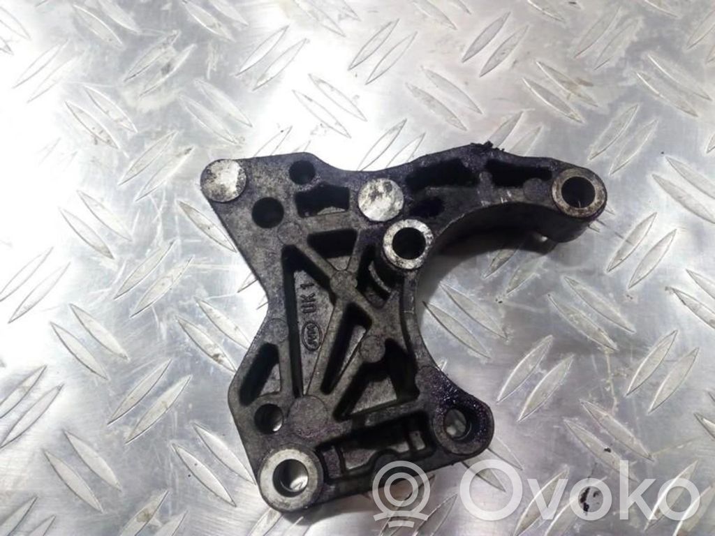 Rover 75 Engine mounting bracket 
