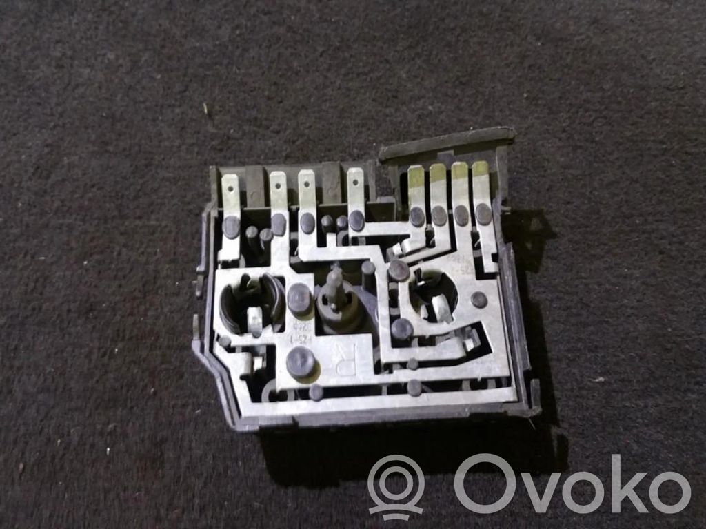 Audi A6 S6 C4 4A Portalampada fanale posteriore 
