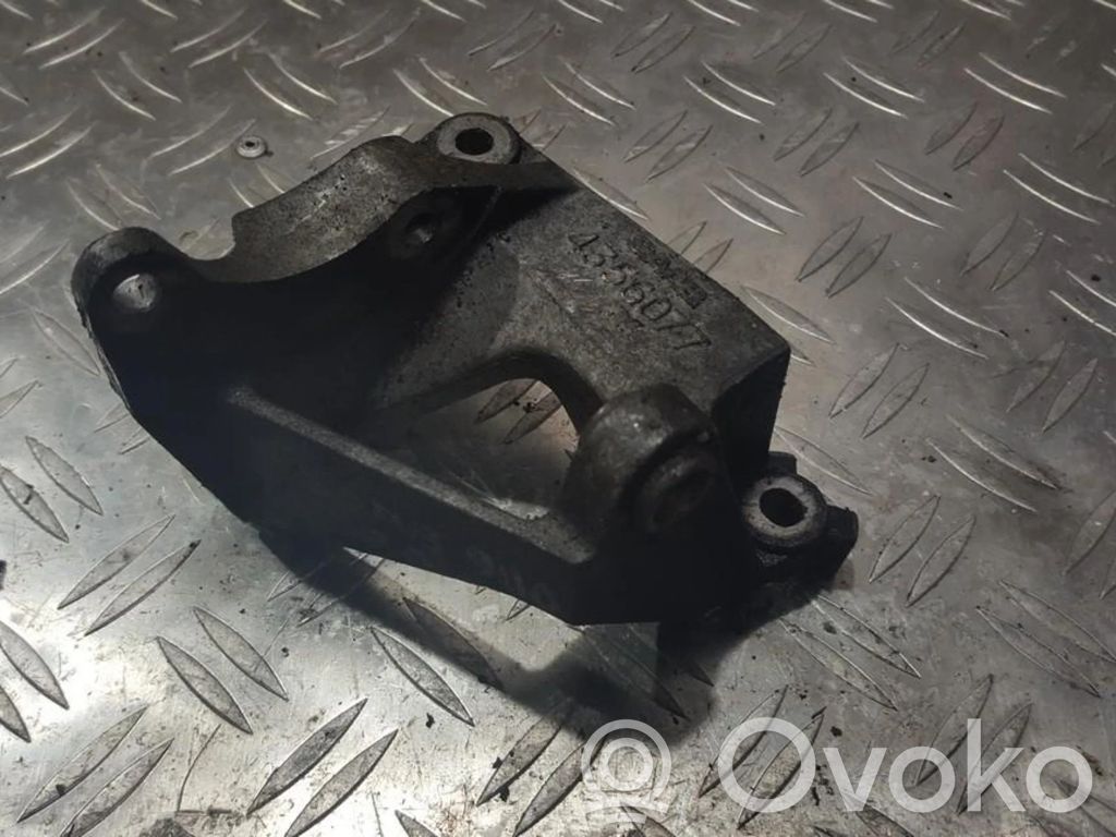 Saab 900 Engine mounting bracket 
