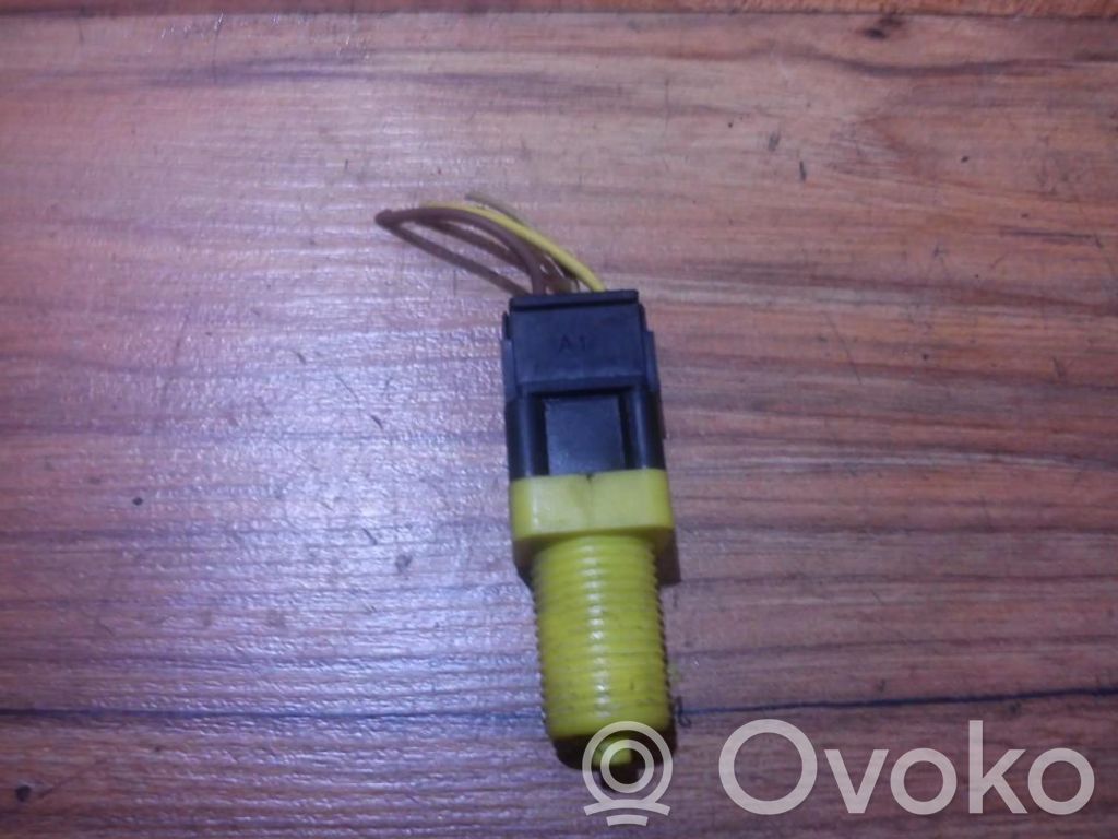 Interruptor sensor del pedal de freno   7700849824,7700849824