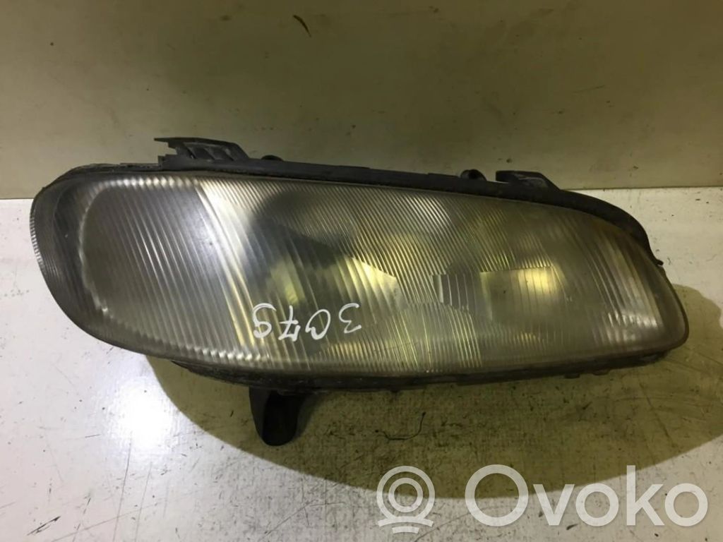 Opel Omega B1 Far 