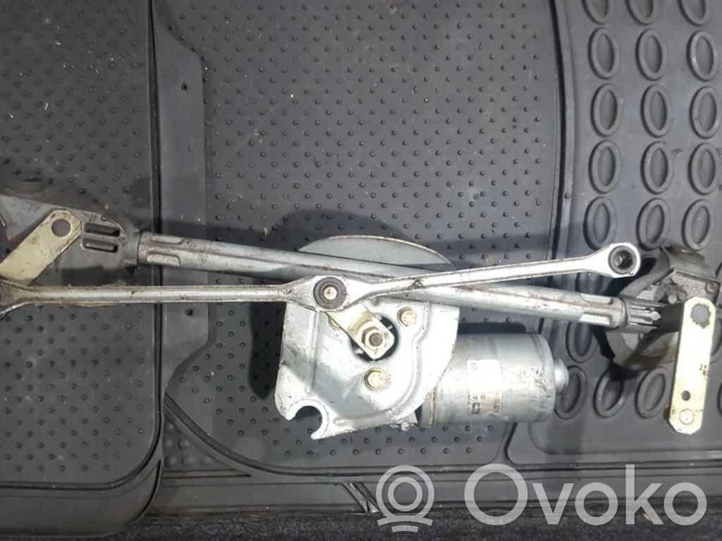 Toyota Yaris Etupyyhkimen vivusto ja moottori