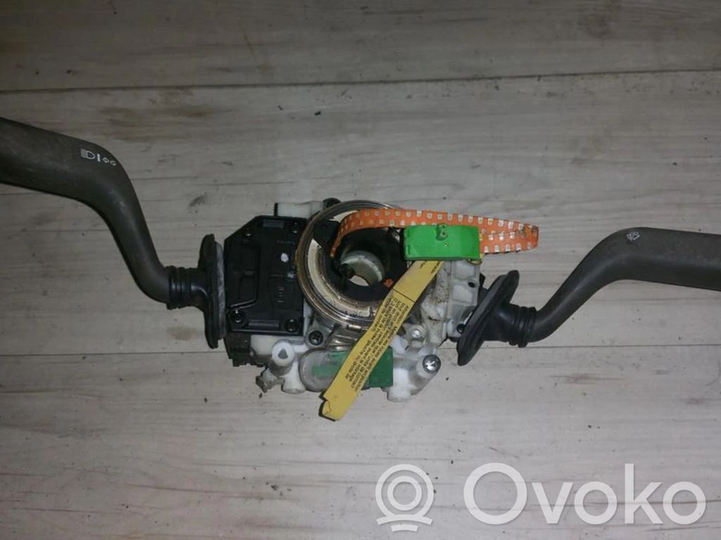 Volvo S40, V40 Leva/interruttore dell’indicatore di direzione e tergicristallo 