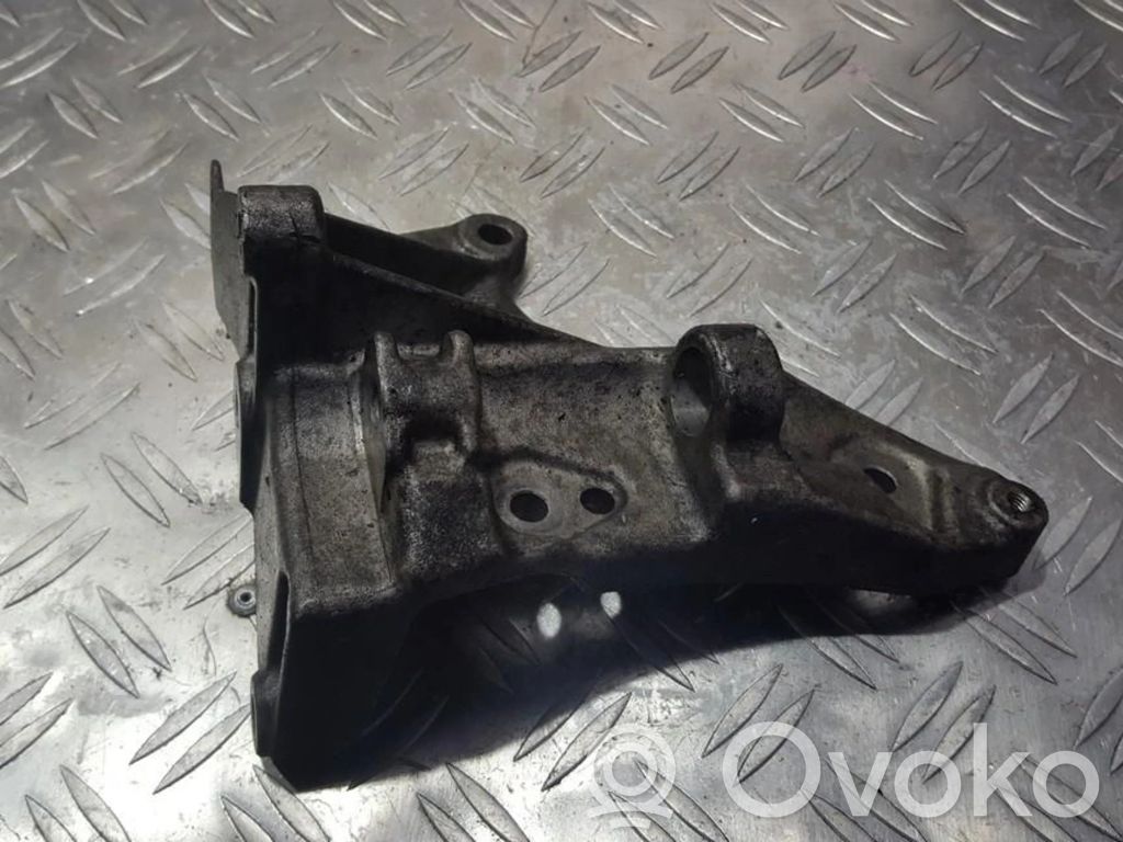 Citroen C3 Engine mounting bracket 