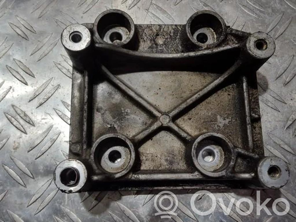 Citroen C3 Engine mounting bracket 