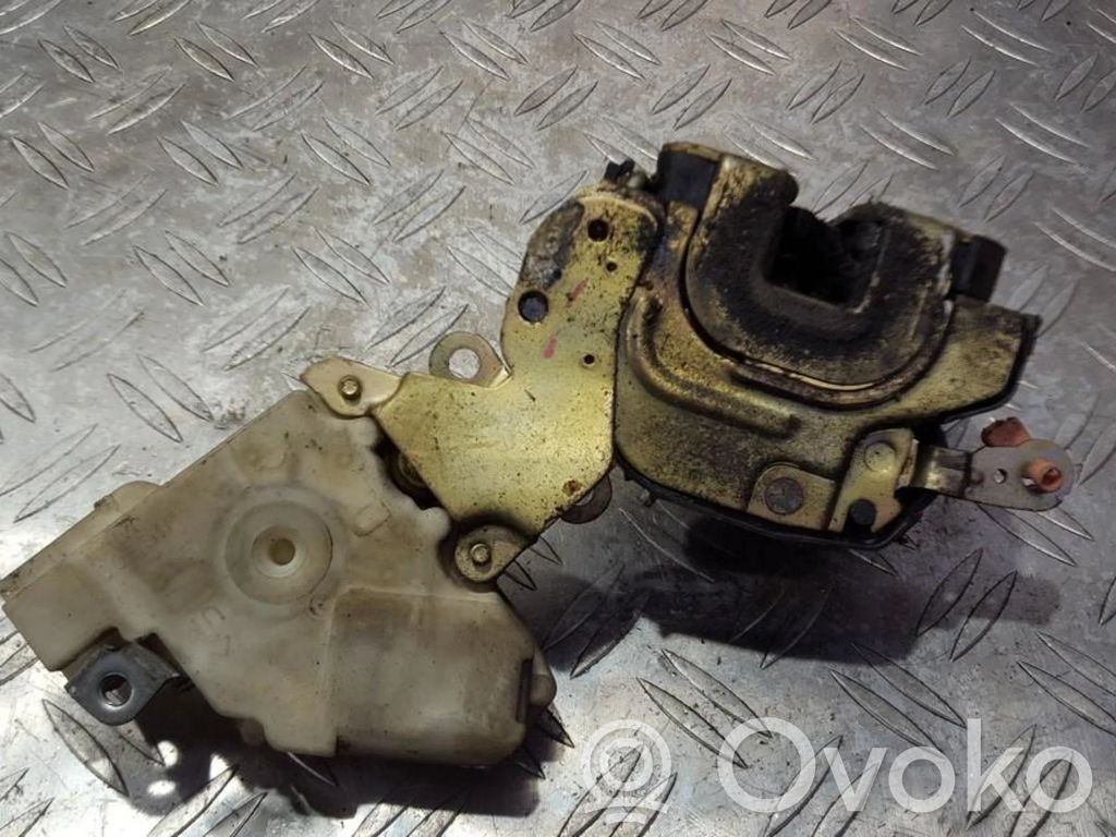 Nissan Almera Tino Serratura portiera anteriore