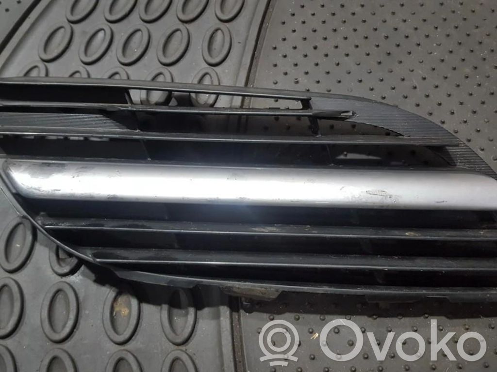 Nissan Almera Tino Kühlergrill 