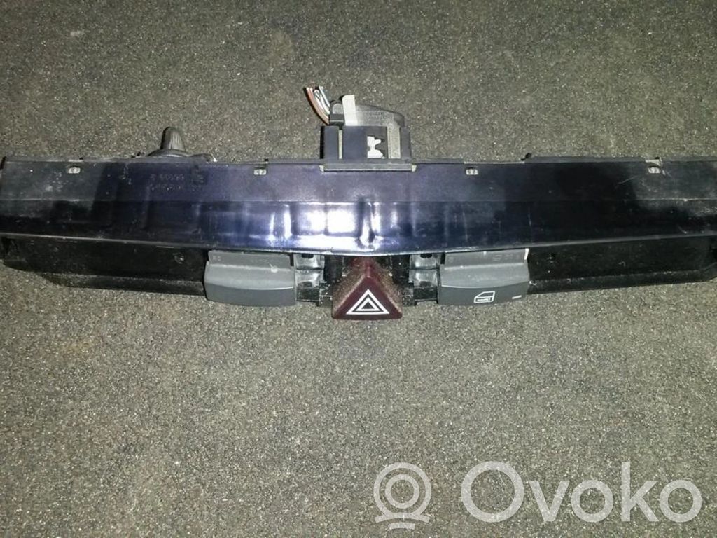 Opel Astra H Comutator lumini pericol 