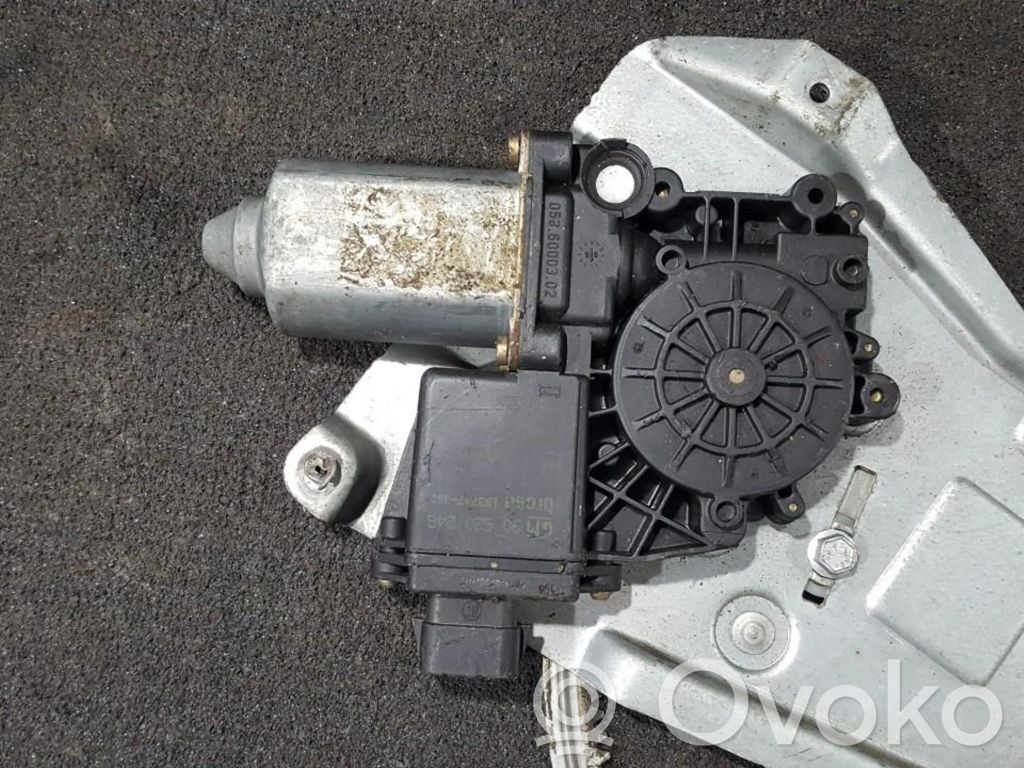 Opel Omega B1 Motor del regulador de la ventanilla de la puerta delantera 