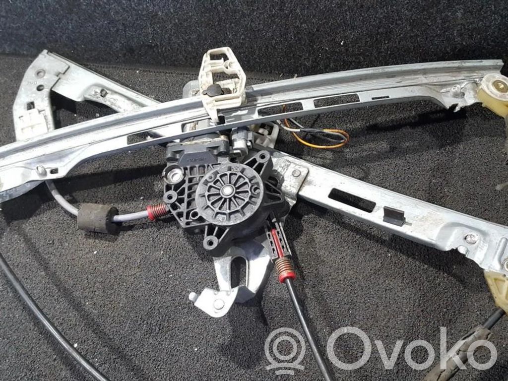 Regulador con motor de la ventanilla de la puerta corredera