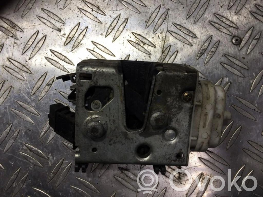 Audi A6 S6 C4 4A Etuoven lukko 