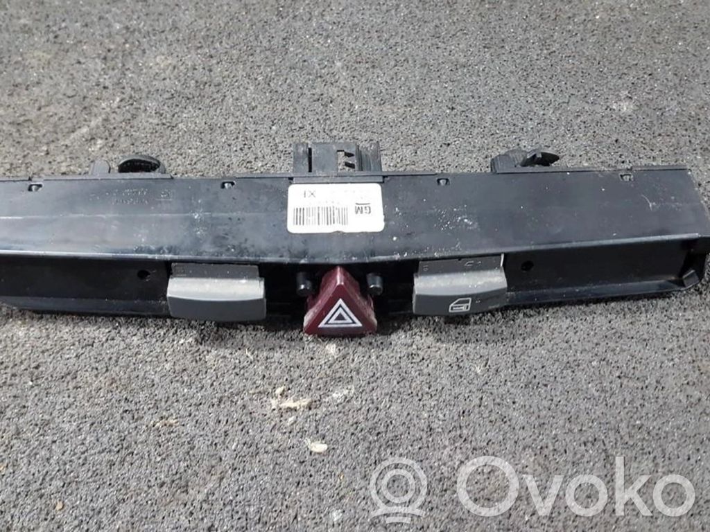 Botón interruptor de luz de peligro   03758075,03758075